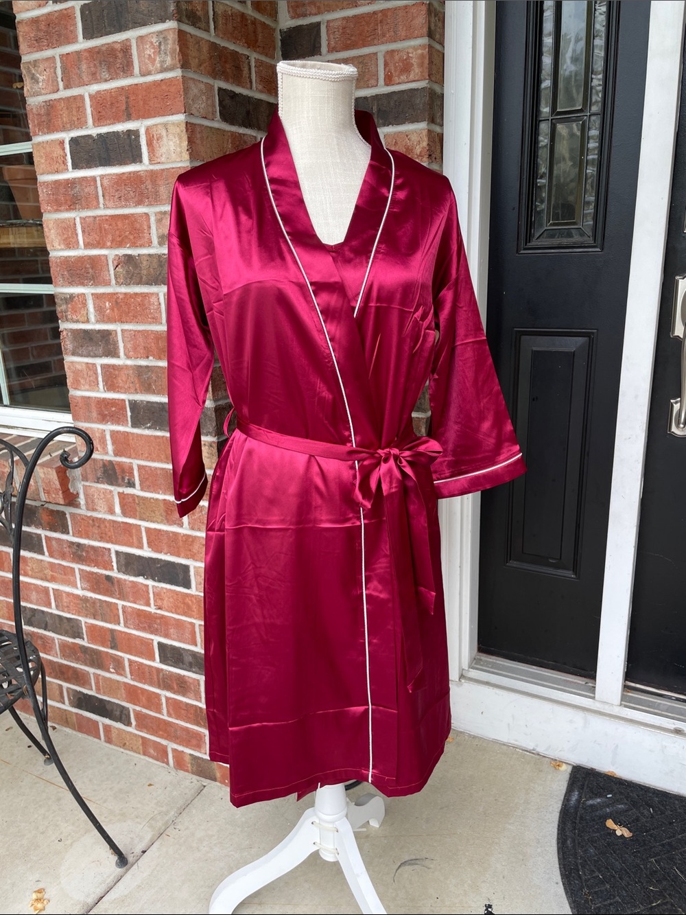 Ekouaer Satan Burgundy with White Piping Pajamas and Robe Set Sz Small